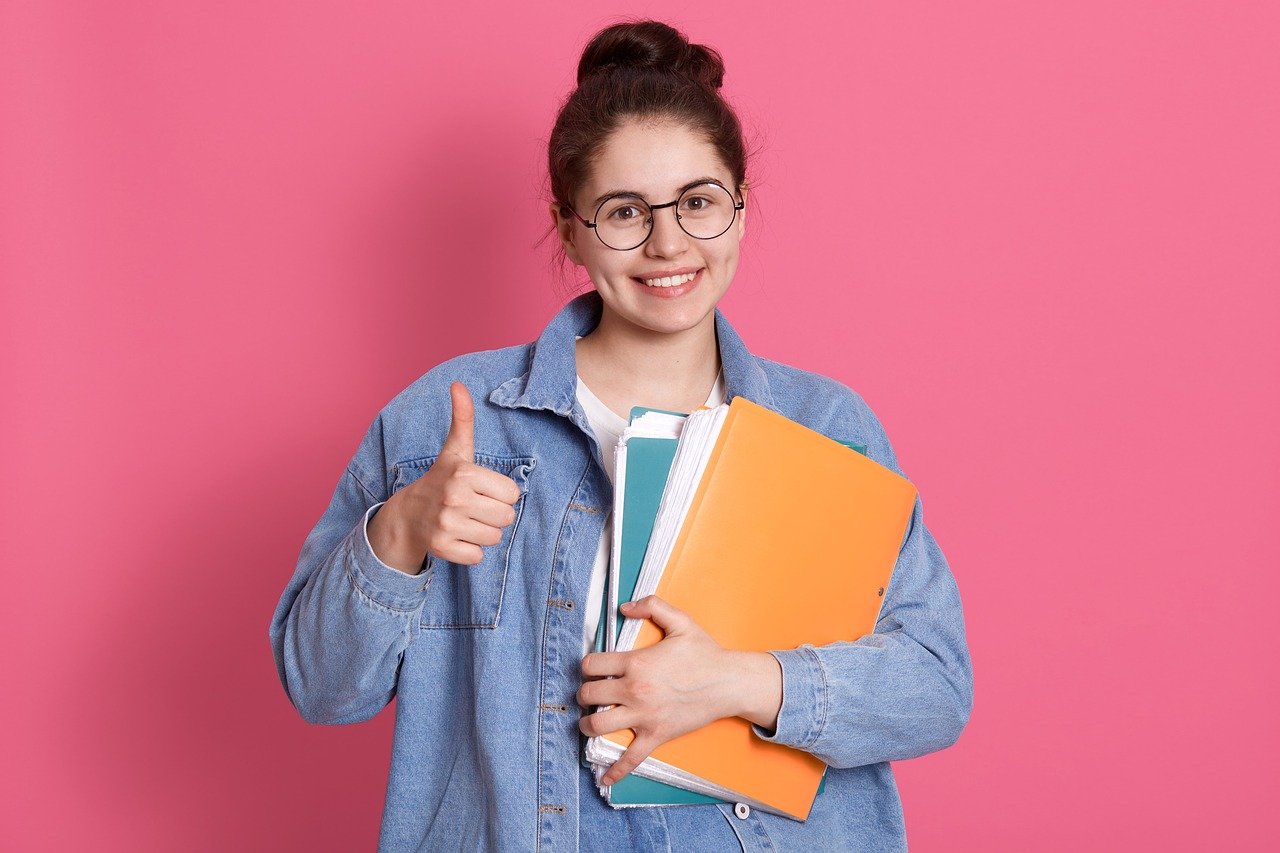 schoolgirl, student, college-8148744.jpg